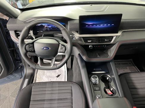 Used 2025 Ford Explorer ST-Line w/ Premium Package RWD image 11