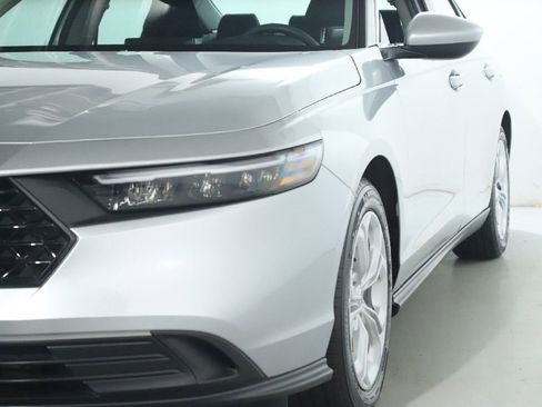 Used 2025 Honda Accord LX image 4