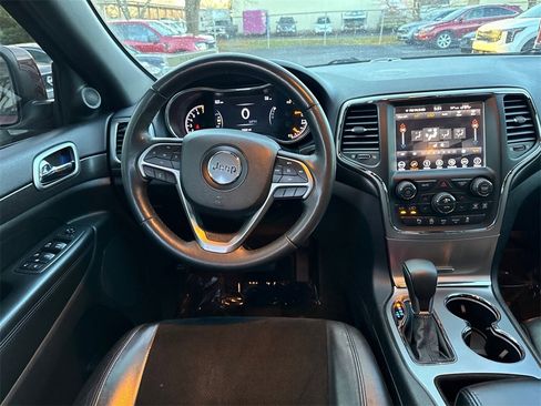 Used 2018 Jeep Grand Cherokee Altitude image 15