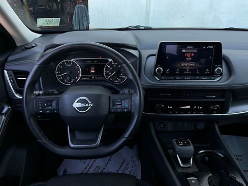 Used 2025 Nissan Rogue SV image 14