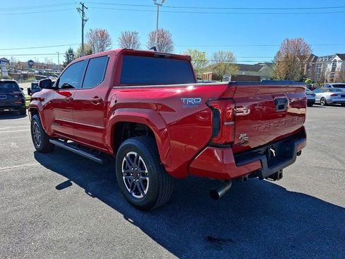Used 2025 Toyota Tacoma TRD Sport AWD/4WD image 4