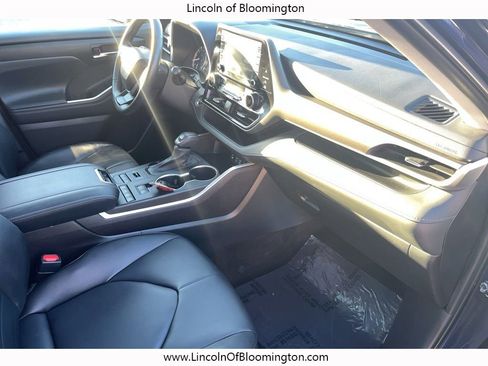 Used 2022 Toyota Highlander XLE image 22