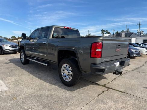 Used 2017 GMC Sierra 2500 Denali w/ Duramax Plus Package AWD/4WD image 3