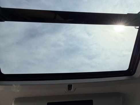 Used 2017 Toyota Sienna Limited Premium image 22