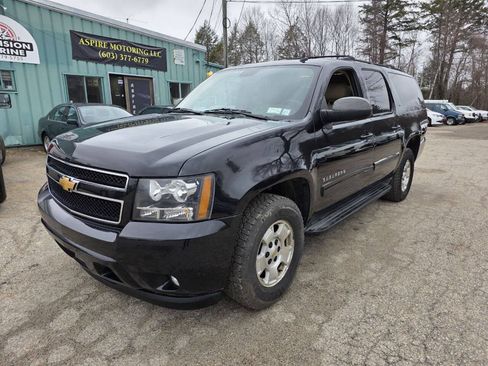 Used 2012 Chevrolet Suburban LT w/ Luxury Package AWD/4WD image 3