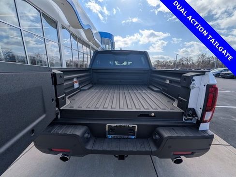 Certified 2025 Honda Ridgeline Black Edition image 11
