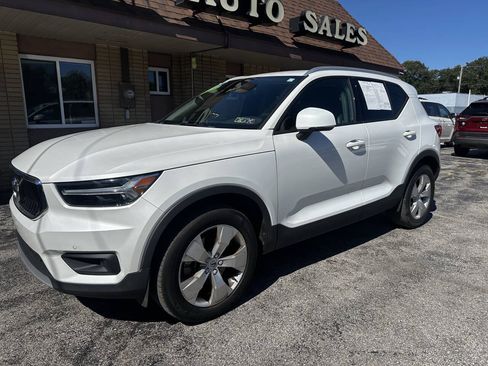 Used 2022 Volvo XC40 T5 Momentum AWD/4WD image 6
