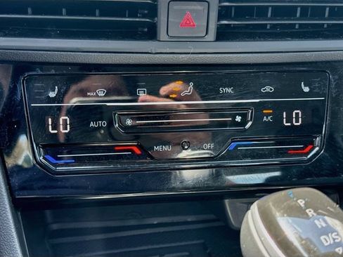 Used 2025 Volkswagen Jetta SE FWD image 20