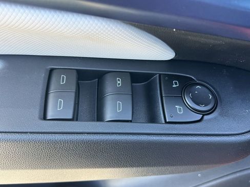 New 2026 Chevrolet Equinox EV LT image 13