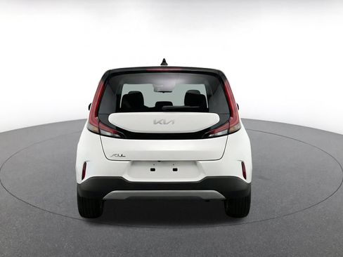 Used 2025 Kia Soul LX w/ LX Technology Package FWD image 8