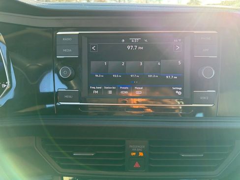 Used 2023 Volkswagen Jetta SE w/ Panoramic Sunroof Package image 21