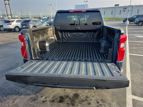 Used 2022 Chevrolet Silverado 1500 LT AWD/4WD image 18