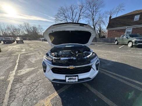 Used 2025 Chevrolet Trax LT image 31