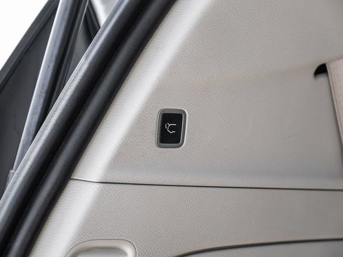 Used 2021 Chrysler Pacifica Touring-L FWD image 58