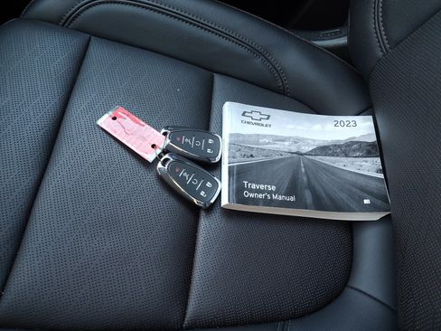 Used 2023 Chevrolet Traverse High Country image 23