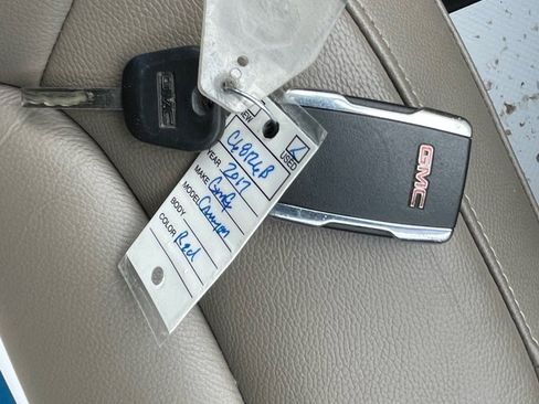 Certified 2017 GMC Canyon SLT w/ Driver Alert Package image 36