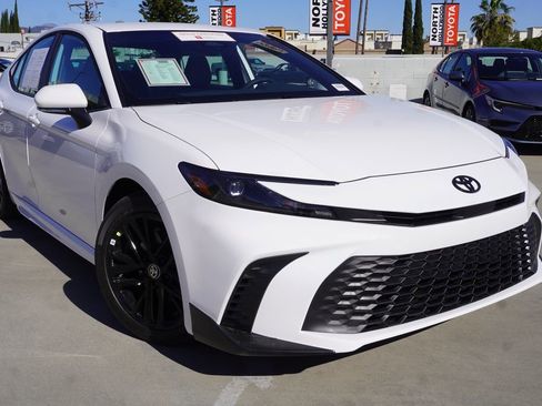 Certified 2026 Toyota Camry SE image 5