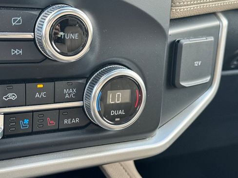 Used 2024 Ford Expedition Limited image 31