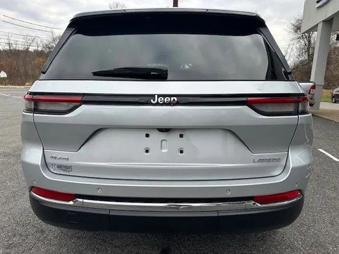 Certified 2024 Jeep Grand Cherokee Laredo X w/ Trailer Tow Package AWD/4WD image 7