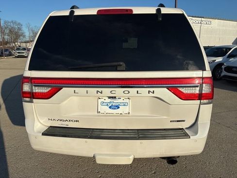 Used 2016 Lincoln Navigator Reserve image 9