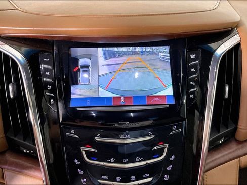 Used 2017 Cadillac Escalade Platinum AWD/4WD image 31