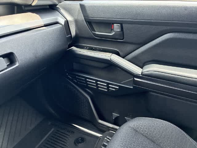 Used 2025 Toyota 4Runner SR5 AWD/4WD image 31