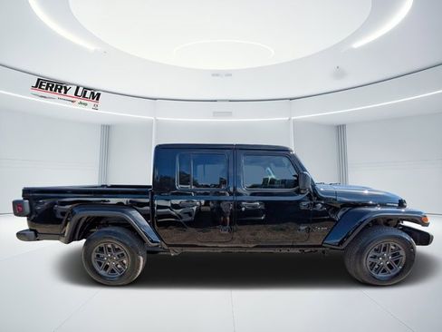 New 2026 Jeep Gladiator Sport image 2