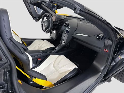Used 2024 McLaren 750S Spider image 27