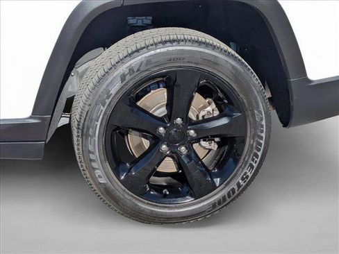 Used 2022 Jeep Grand Cherokee L Laredo image 24