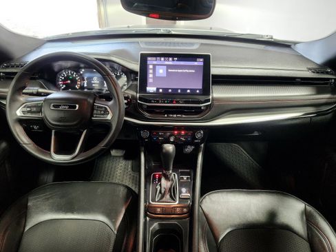 Used 2025 Jeep Compass Trailhawk image 15