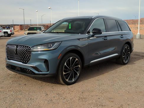 Used 2025 Lincoln Aviator Reserve w/ Equipment Group 201A image 7