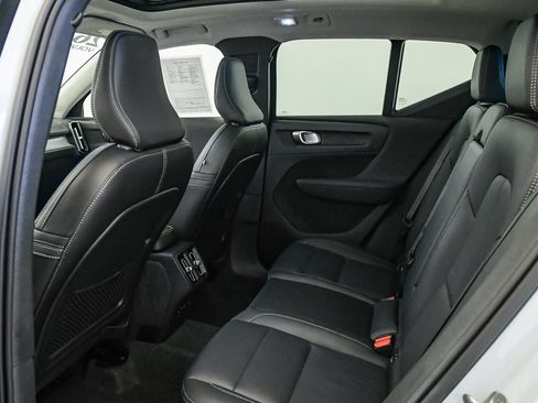 Certified 2026 Volvo XC40 B5 Plus AWD/4WD image 19