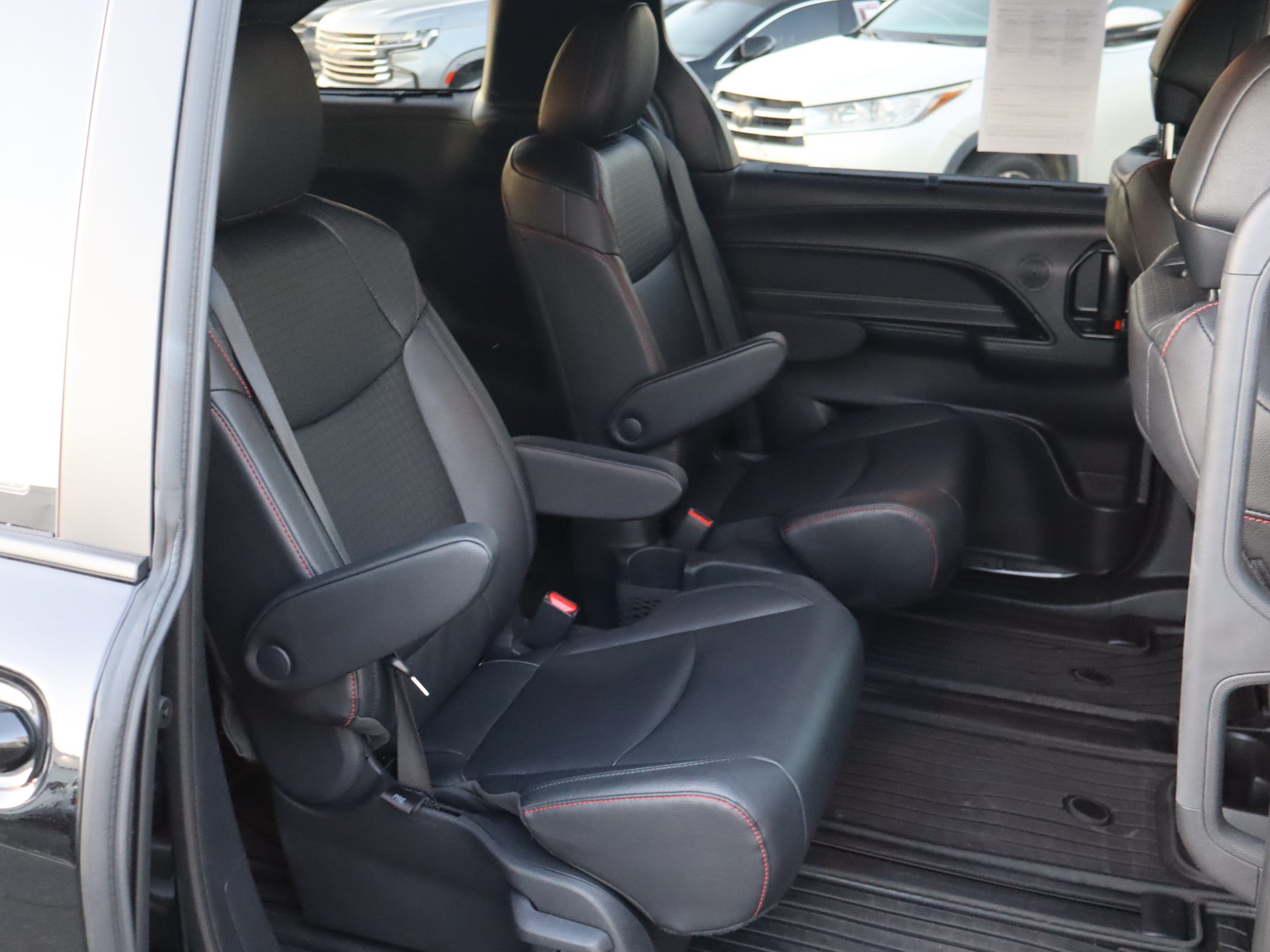 Used 2026 Toyota Sienna XSE FWD image 34