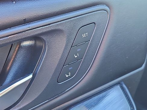 Used 2023 Nissan Rogue SL w/ SL Premium Package image 12