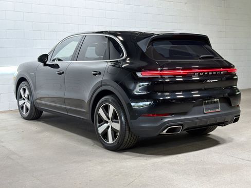 Certified 2024 Porsche Cayenne AWD/4WD image 3