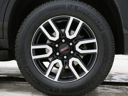 Used 2021 GMC Yukon AT4 w/ Technology Package image 10