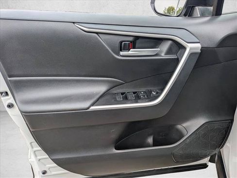 Used 2025 Toyota RAV4 XLE FWD image 9