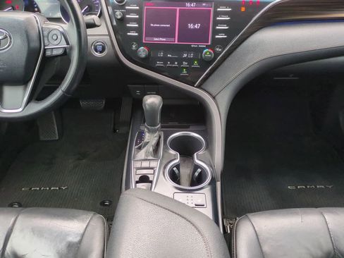 Used 2018 Toyota Camry XLE image 18