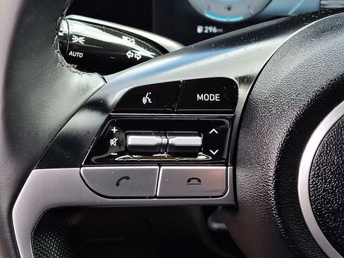 Certified 2023 Hyundai Elantra Limited FWD image 22