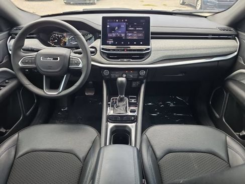 Used 2024 Jeep Compass Latitude AWD/4WD image 9