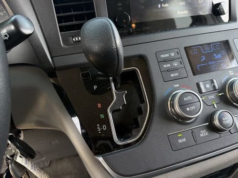 Used 2017 Toyota Sienna LE FWD image 20