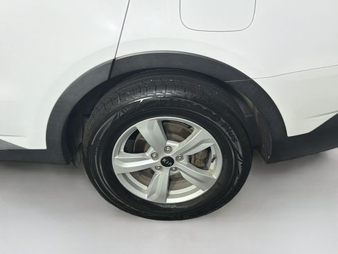 Used 2021 Kia Sorento LX FWD image 11