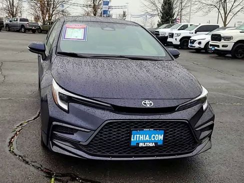 Used 2024 Toyota Corolla SE image 3