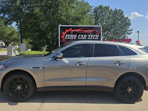 Used 2018 Jaguar F-PACE Portfolio image 2