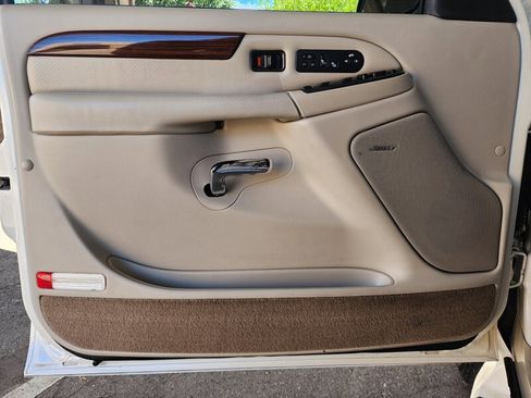 Used 2004 Cadillac Escalade AWD image 24