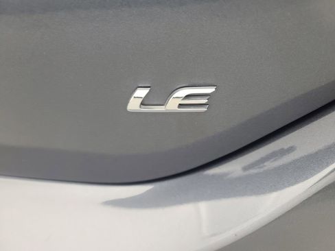 Used 2015 Toyota Corolla LE image 14