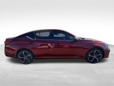 Certified 2024 Nissan Altima 2.5 SR w/ SR Premium Package AWD/4WD image 9