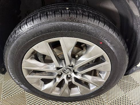Used 2020 Toyota RAV4 XLE Premium FWD image 13