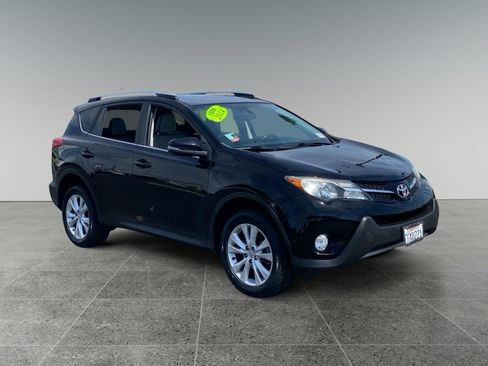 Used 2014 Toyota RAV4 Limited w/ Technology Package FWD image 4