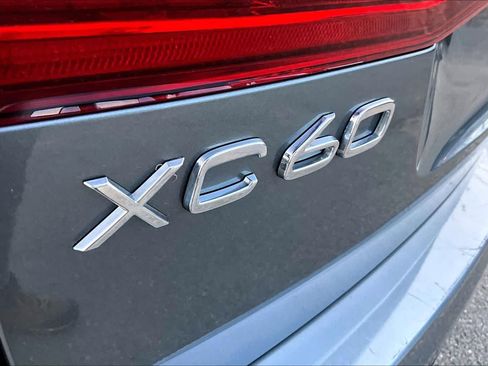 Used 2020 Volvo XC60 T6 Momentum image 10